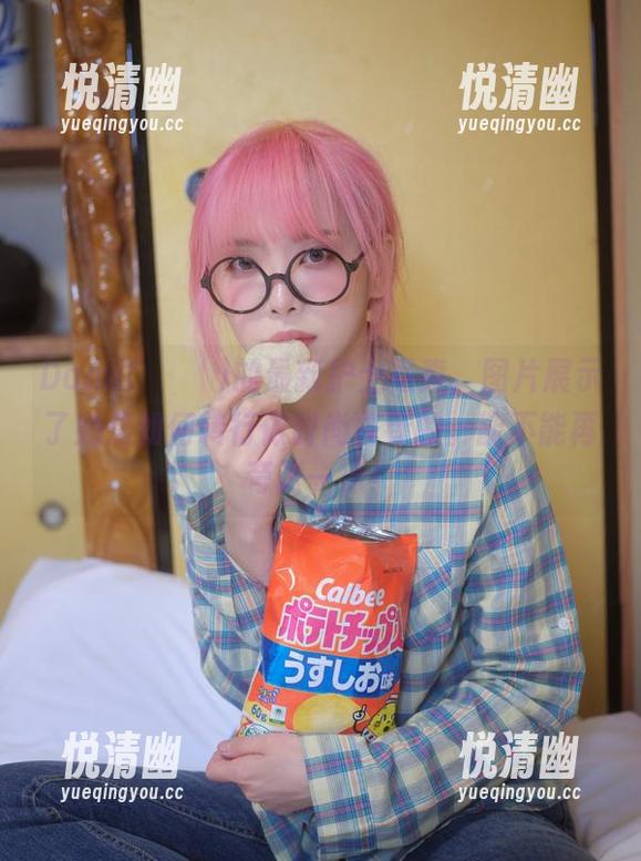 Dami(퀸다미)的最新护士写真，图片展示了她是如何转行做时尚先锋的。能不能再夸张一点！-悦清幽