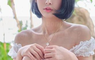 夏日写真集里的Hyoyeon(김효연)，难道是专门为高温制造清风的吗？