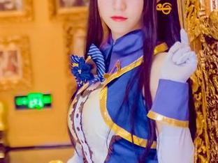 在Kettoe的女神合集里，每一张都像是在说：“你们在努力去哪里，我在这里美得很。”