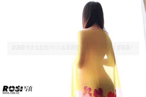 挑剔眼光也无敌的ROSI私房翘臀：图片里的每一寸都亮眼！-悦清幽