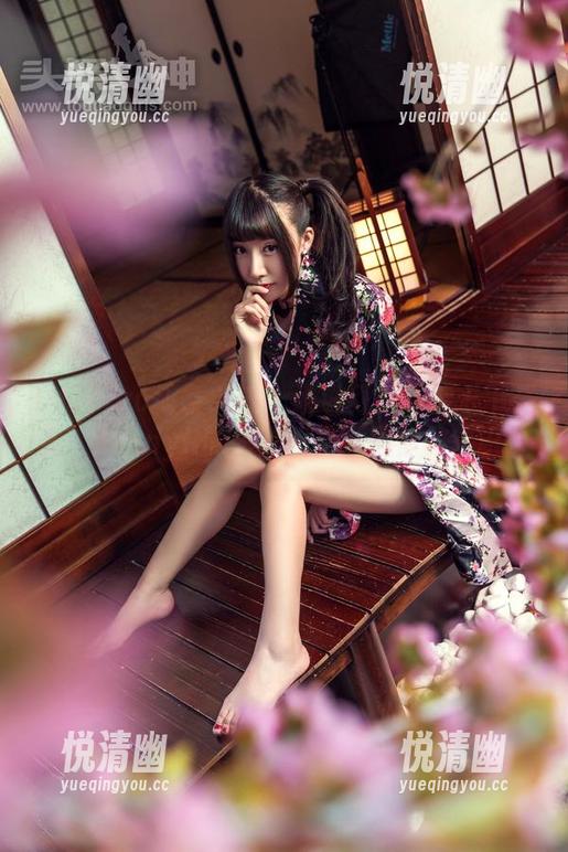 TouTiao头条女神 - 谁说红裙不能私下发光？JennyR的图片集将颠覆你的常识！-悦清幽
