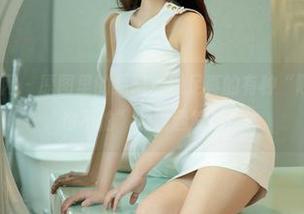 UGirls尤果网 - 原图里的易阳，裸足真的有种“哪怕走遍天涯也不怕”的潇洒气质！