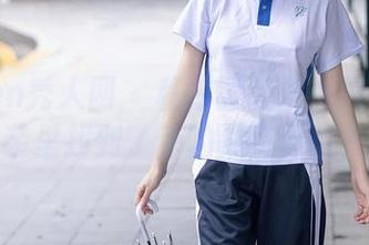 Xiuren秀人网 - 私拍冒险：小纯子在套装里找到了新的灵魂伴侣？