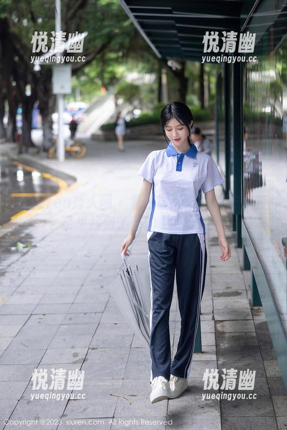Xiuren秀人网 - 私拍冒险：小纯子在套装里找到了新的灵魂伴侣？-悦清幽