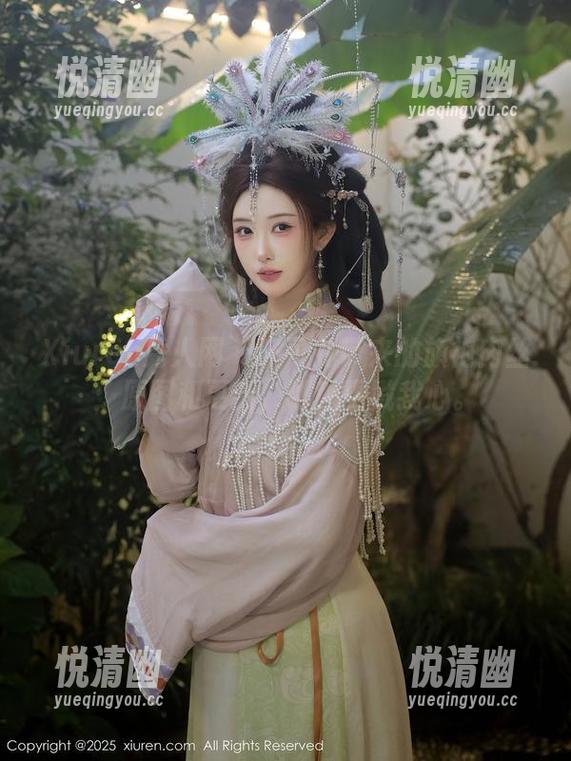 Xiuren秀人网 - 朱可儿带来的旗袍肉丝：原图和更新，哪种更戳我心。-悦清幽