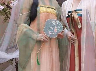 Xiuren秀人网 - 油田溪溪的“可爱”写真集，分享那份未必有的纯真