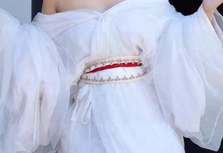 Xiuren秀人网 - 糖豆sisi的奶牛漫游之旅，最新发行中，分享慢镜头下的奶牛时光！