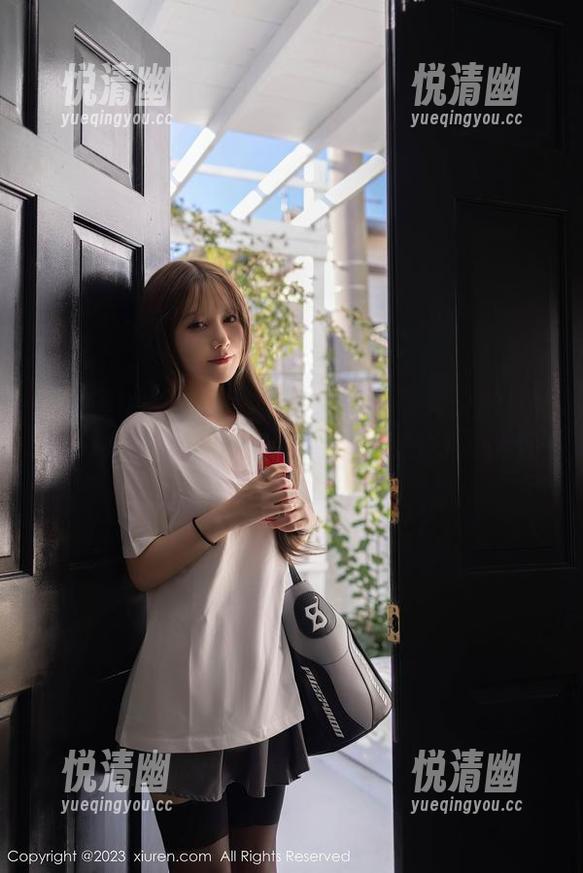 Xiuren秀人网 - 私拍资源：糯美子MINIbabe将睡衣变身日常必备的各种可能性。-悦清幽
