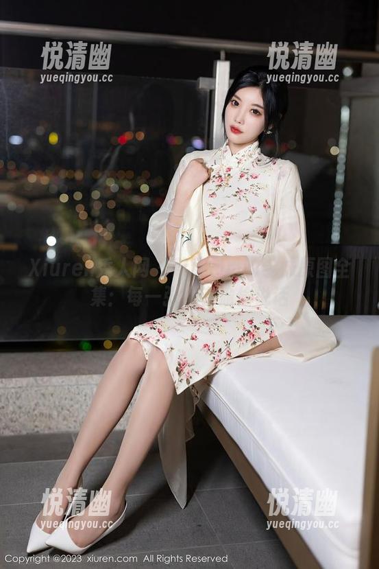 Xiuren秀人网 - 草莓mm的学妹原图全集：每一张都在偷偷说话-悦清幽