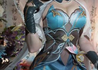 夏夏子带你看在线八重神子的美图，话说她的衣服好像不够穿吧？