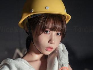奈汐酱Nice的最新套图，油亮到我一不小心就想摸屏幕！
