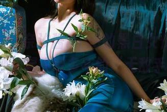 原图分享：奈汐酱Nice的黑白女仆，让人一秒想起失散多年的“无敌手”!