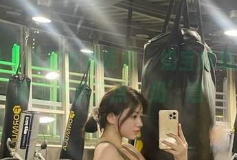 微密圈 - 私拍女神降临，奶宝妹纸的白色美图增添了点‘奶’意！