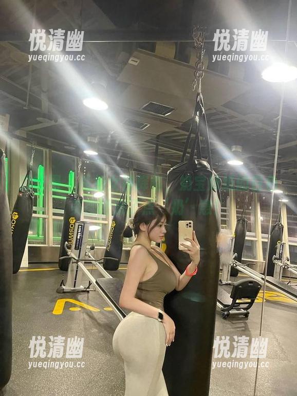 微密圈 - 私拍女神降临，奶宝妹纸的白色美图增添了点‘奶’意！-悦清幽