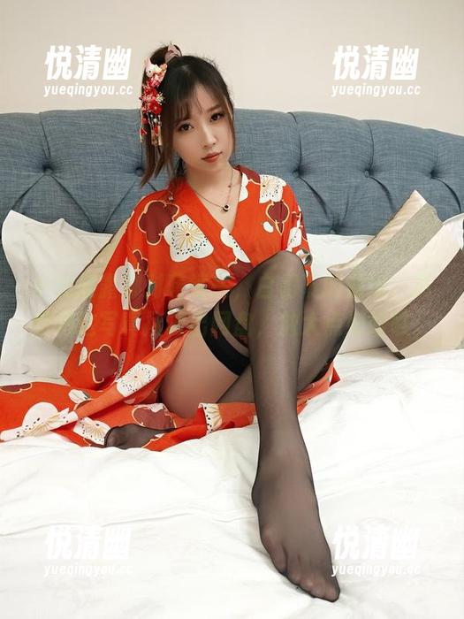小女巫露娜对着镜头，白裙下的曲线，真想把这写真拯救出网盘，放大点好好瞧。-悦清幽