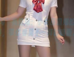 黑色“闪”亮登场：小女巫露娜的写真图集，带你看见不一样的暗面。