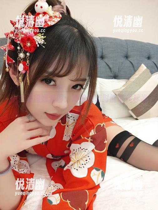 小女巫露娜套图：她的腿随时能取代标准尺码。-悦清幽