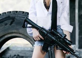 尤果网 - 琳丽女孩全集上线，下载限时抢购！谁说快乐不能装口袋里？