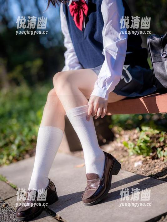 幼爱youmeko的油亮写真图册：难道是护肤油新广告？-悦清幽