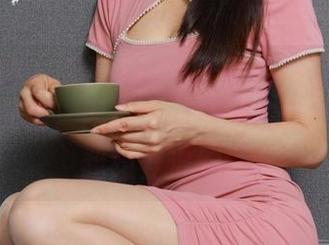 异思趣向 - 见过Julia君君的裸足在台灯下玩转光影，网盘下载还是收藏？纠结得我想要退缩。