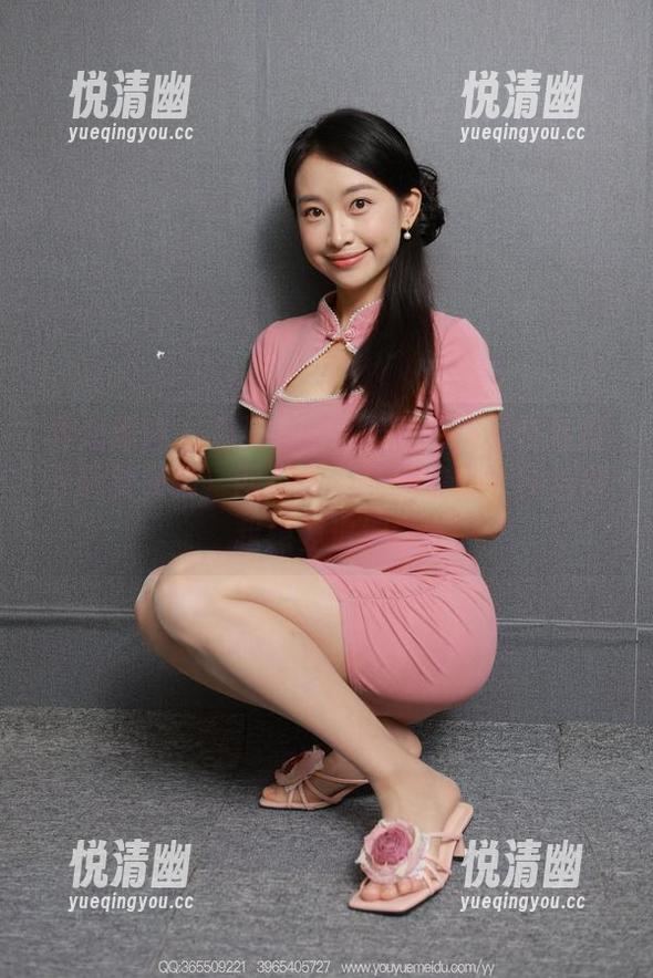 异思趣向 - 见过Julia君君的裸足在台灯下玩转光影，网盘下载还是收藏？纠结得我想要退缩。-悦清幽