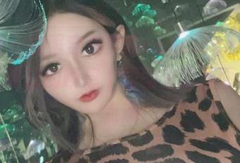 微密圈 - 校服穿在梦露veronica身上，就像风吹过的瞬息｜原图里的画面｜写真点滴