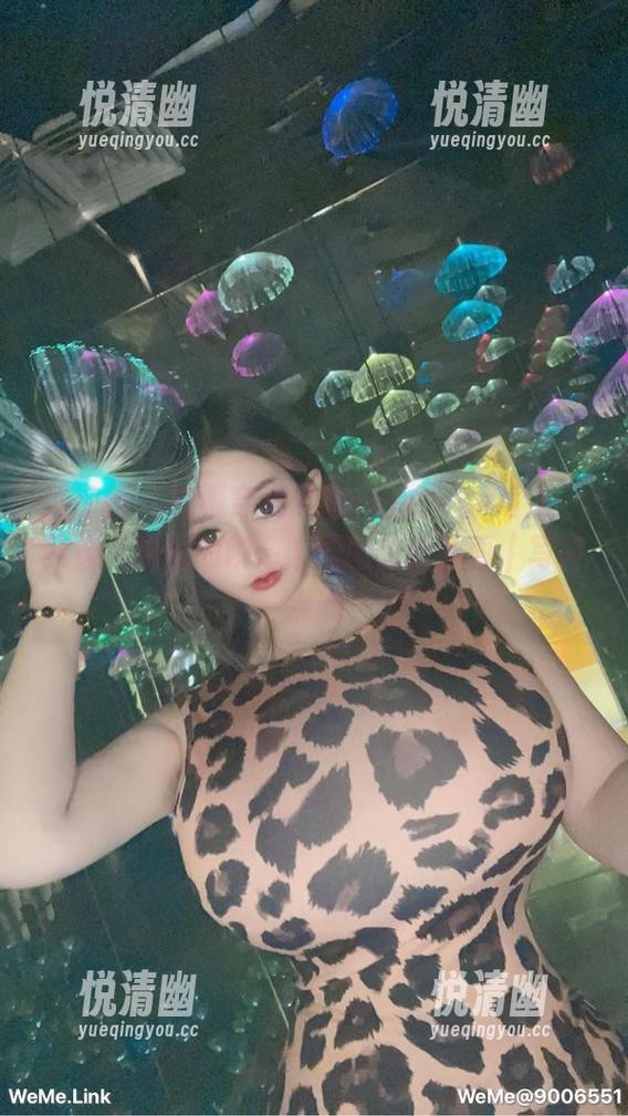 微密圈 - 校服穿在梦露veronica身上，就像风吹过的瞬息｜原图里的画面｜写真点滴-悦清幽