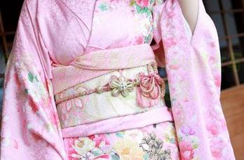 模范学院 - 全套露露Andrea修女写真，穿的多，心却容易露。