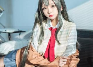 高清壁纸，让樱井小莜的红色使魔为你点亮屏幕