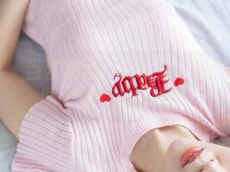 爱蜜社 - 当江欢欢fon遇上女友：私拍套图中的欢乐时光！
