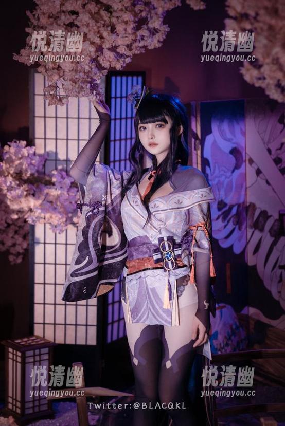 我逐渐被白莉爱吃巧克力的天台囚禁了，下载她的作品集是我的日常小确幸。-悦清幽