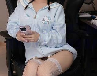 秀人网 - 唐翩翩的白色写真，定制每一个细节，清纯得让人想要萌生保护欲。