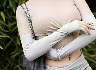 秀人网 - 安然Maleah和她的浴室——美图与资源的流转游戏