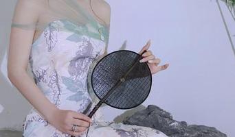 秀人网 - 星小兔Meetu的快乐泳装图，哈哈，无圣光，但清晰度炸裂，逼真到你想不想跳下水？