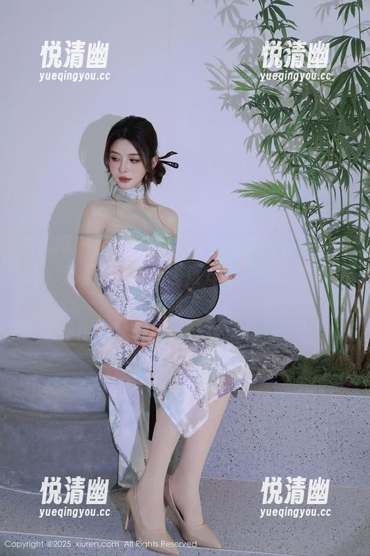 秀人网 - 星小兔Meetu的快乐泳装图，哈哈，无圣光，但清晰度炸裂，逼真到你想不想跳下水？-悦清幽