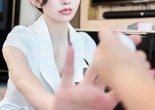 秀人网 - 我发现了甜妮的女友图包，合集里有种若隐若现的魅力。