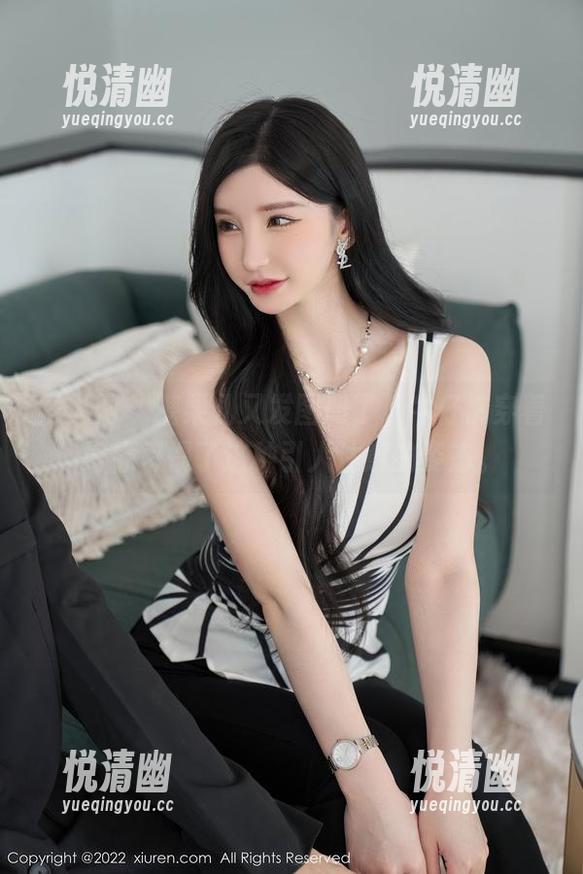 秀人网 - 糖果儿又发图册了，牛仔裤穿着好像习惯了这种引人注意的姿态。-悦清幽
