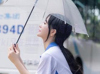 秀人网 - 新一轮的海边写真集更新，诗诗kiki又在挑战沙子和海水的极限！