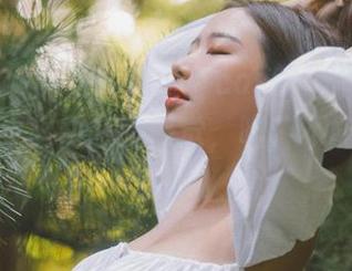 穆零Mu0的清纯造型，cos的那个神情，真让人想起初恋的感觉，喔，不能太认真哦呀。
