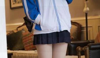 紧急企划 - 原图中小恩穿的护士服，当然不止专业，眼神里还有一丝狡黠，哦，真添几分戏剧感。