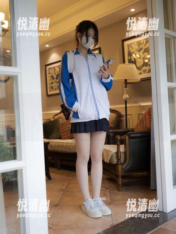 紧急企划 - 原图中小恩穿的护士服，当然不止专业，眼神里还有一丝狡黠，哦，真添几分戏剧感。-悦清幽