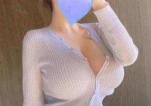 微密圈 - 歪楼到紫色哒豚豚的黑丝在哪，原图上有种微妙又轻松的感觉。