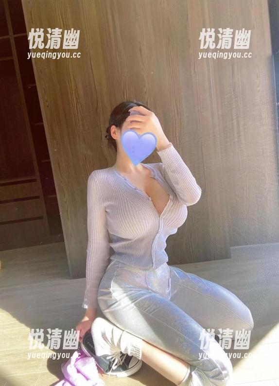 微密圈 - 歪楼到紫色哒豚豚的黑丝在哪，原图上有种微妙又轻松的感觉。-悦清幽