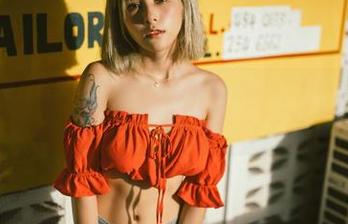 菠萝社 - 免费写真：Suki朱忆音和她的妹妹，咳……谁说只有一张照就够？