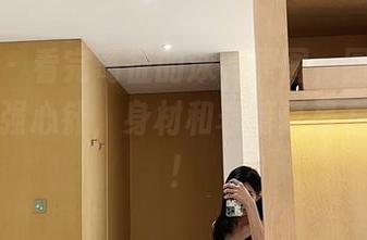 微密圈 - 看完葛征的泳衣原图，图包又打了一剂强心针，身材和表情真是左拥右抱！