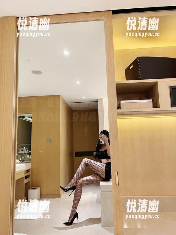 微密圈 - 看完葛征的泳衣原图，图包又打了一剂强心针，身材和表情真是左拥右抱！-悦清幽