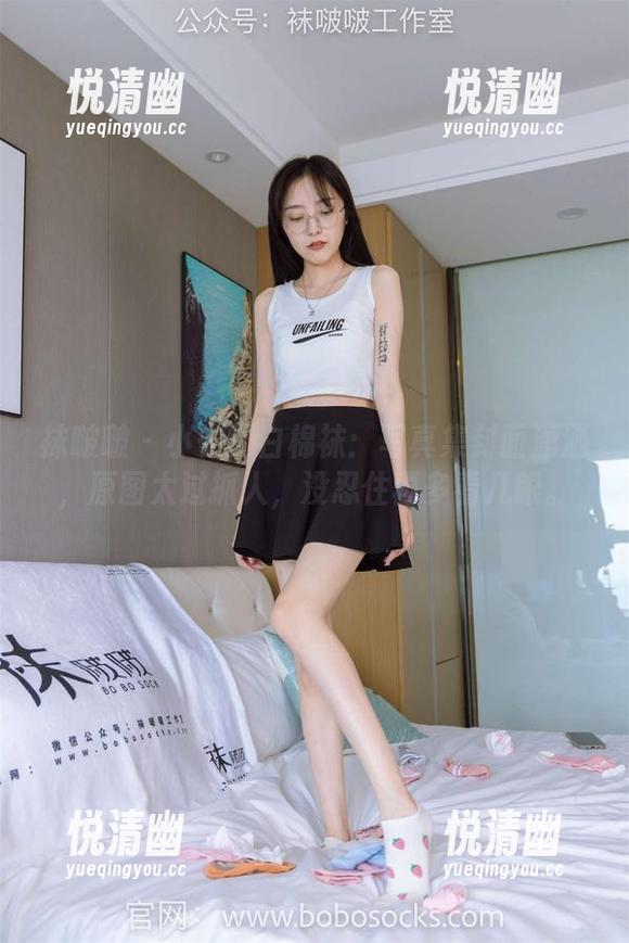 袜啵啵 - 小安的白棉袜：写真集封面潇洒，原图太过抓人，没忍住再多看几眼。-悦清幽