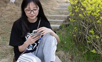 袜啵啵 - 小淳的黑白渐变丝袜，美图倒影中的另一种自己，灵魂出窍到哪儿去了呢？