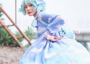 看阿包也是兔娘的最新套图，碧蓝航线阿诺德，撇开深色眼影就很认真哦