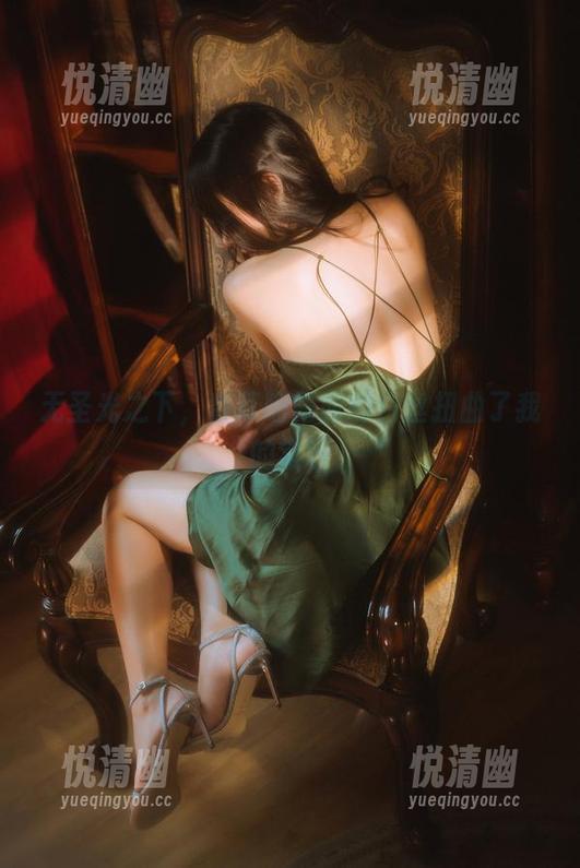 无圣光之下，香草喵露露的白丝扭曲了我的常识-悦清幽
